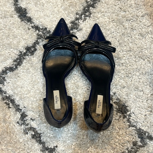 Prada navy heels with black bow, size 39. Some wear throughout - Picture 1 of 4